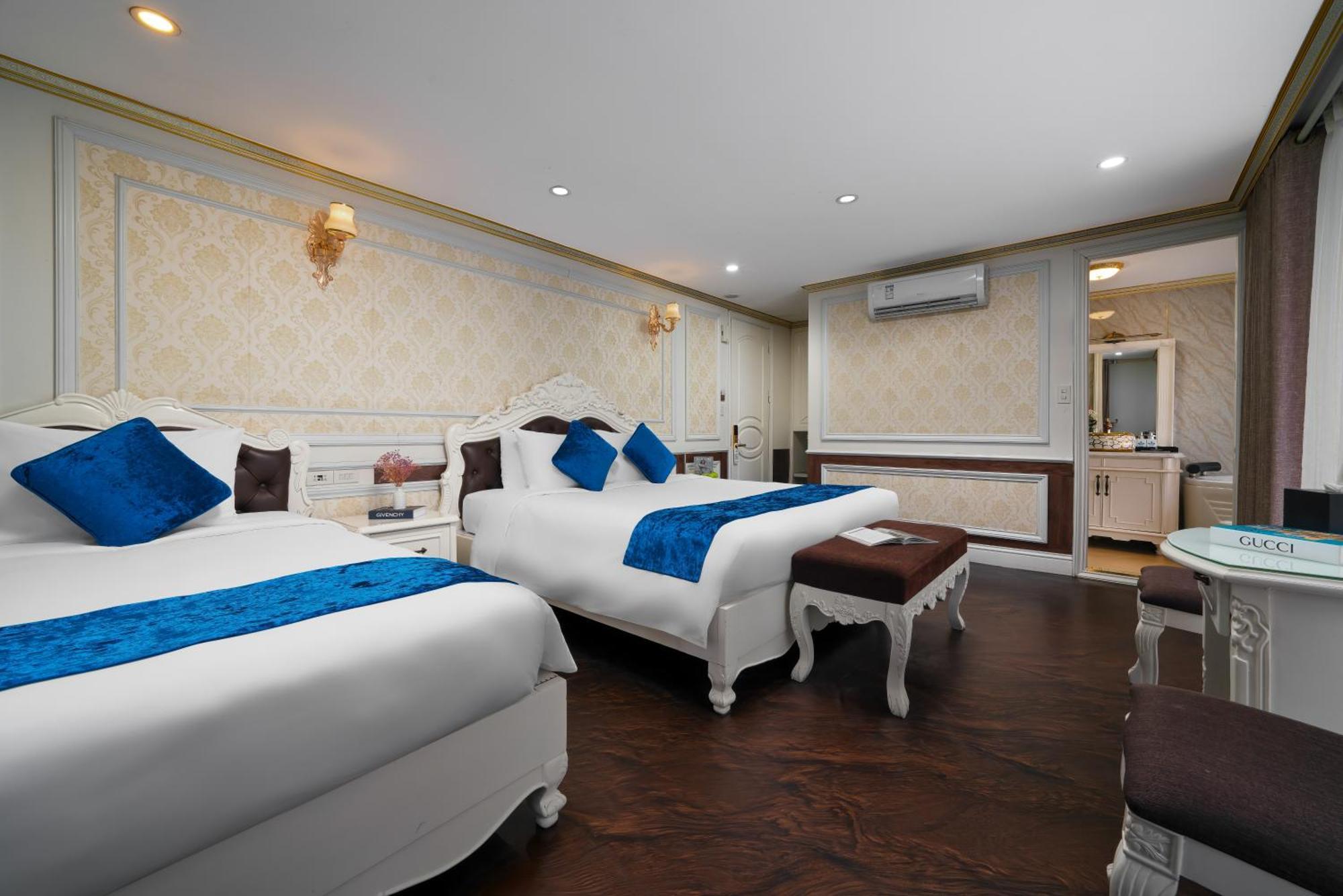 Halong Aquamarine Royal Cruise Hotel Ha Long Exterior photo