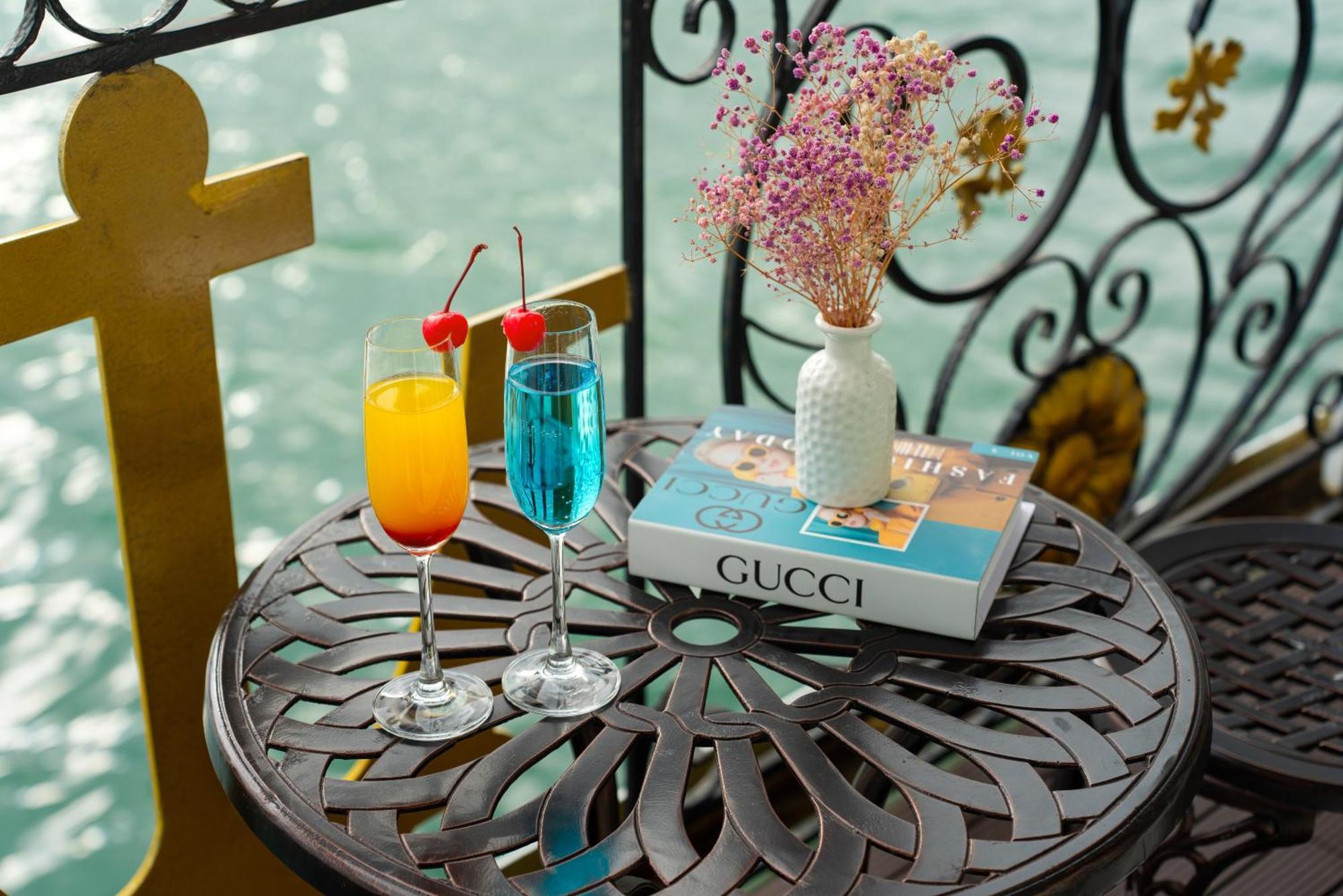 Halong Aquamarine Royal Cruise Hotel Ha Long Exterior photo